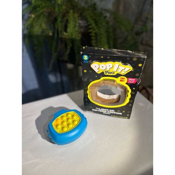 Pop It Pro The Light-Up Pattern Popping Game For Ages 3+ NEW - Picture 3 of 8